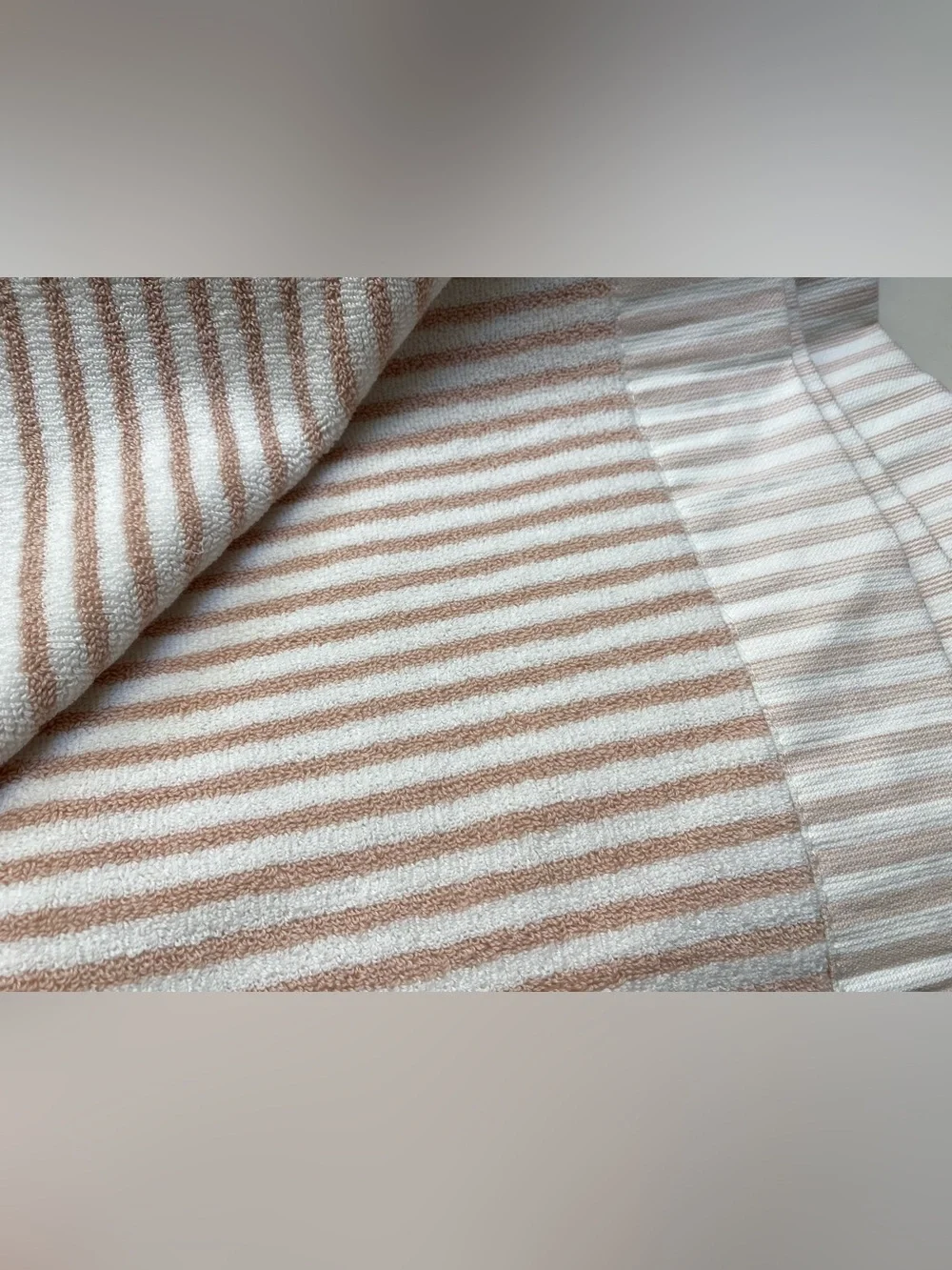 DKNY ❤️(2) Cotton Bath Towel Set Blush Pink White  stripe NWT